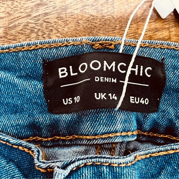 *NWT*BloomChic sz 10 embroidered shorts - Picture 3 of 4